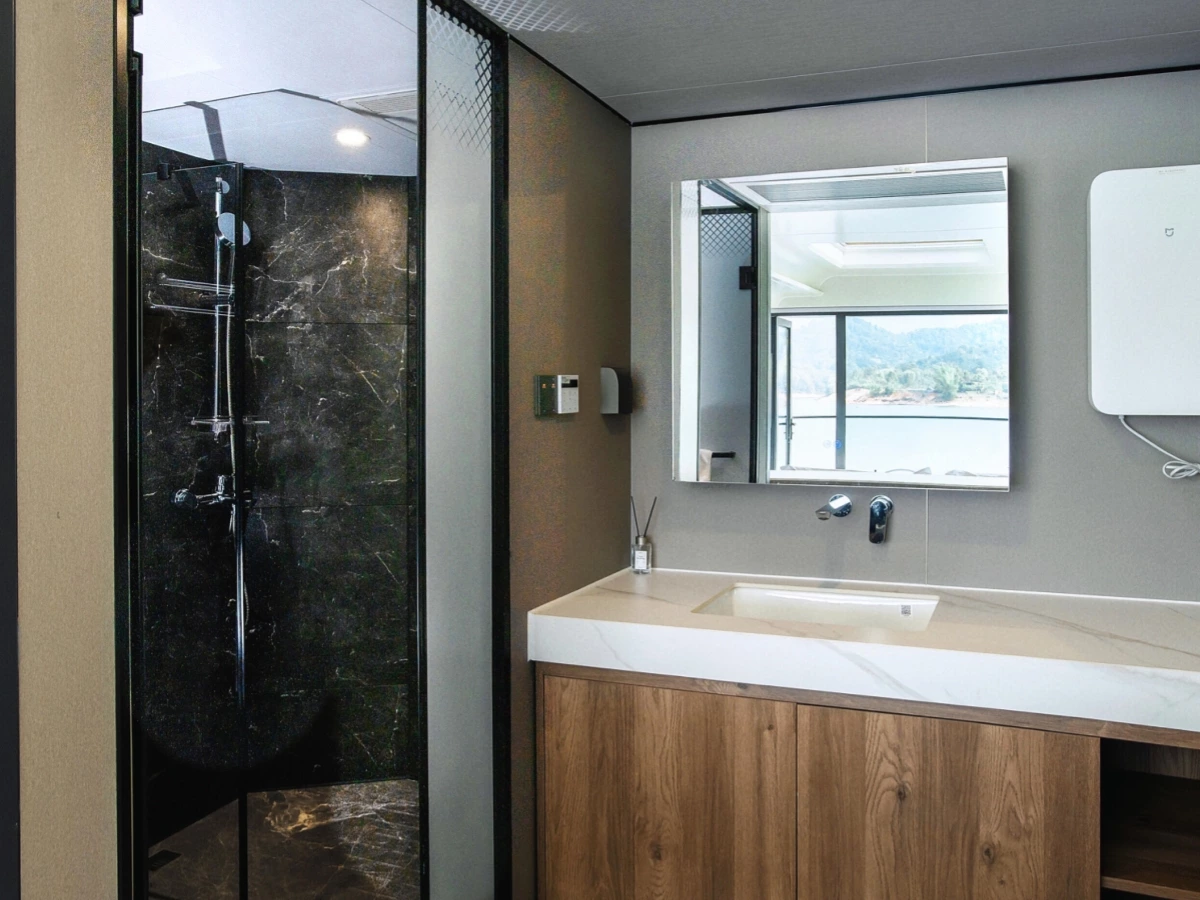 Lakeside Apple Cabin houses in Huizhou, China