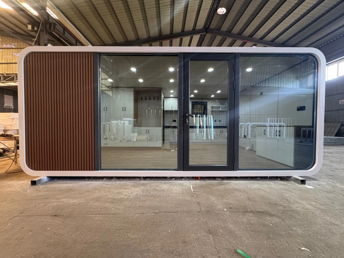 20ft Apple Cabin Delivered to the Czech Republic (Europe)