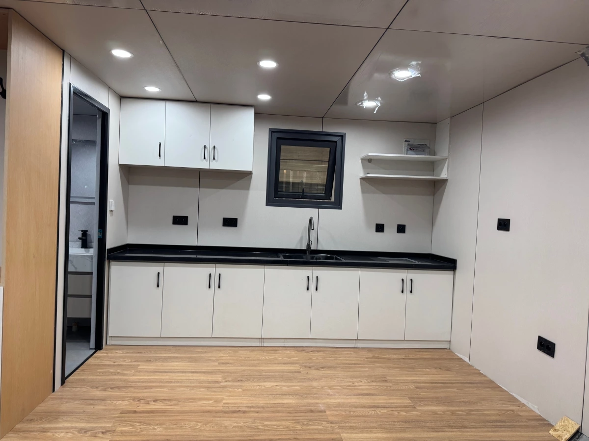 20ft Apple Cabin Delivered to the Czech Republic (Europe)