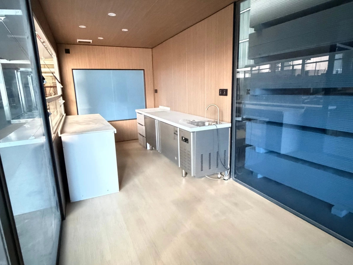 Apple Cabin Coffee Shop Delivery in California, USA